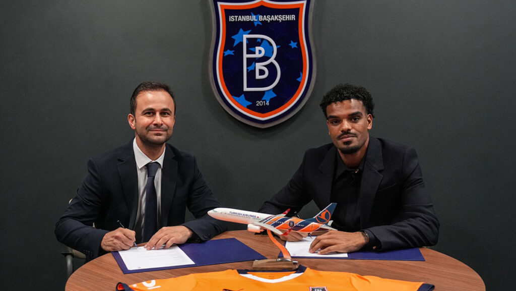 basaksehir fk christopher operiyi kadrosuna katti sCR8JhFb