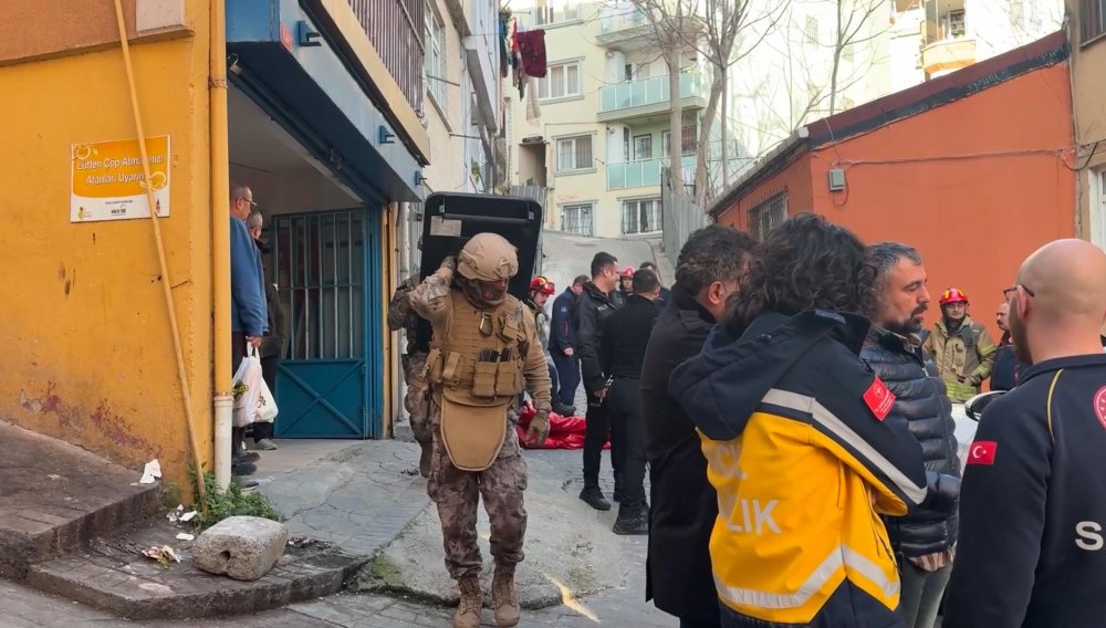 beyoglunda bogazina bicak dayadi ozel harekat polisi devreye girdi 9 F61qw9En