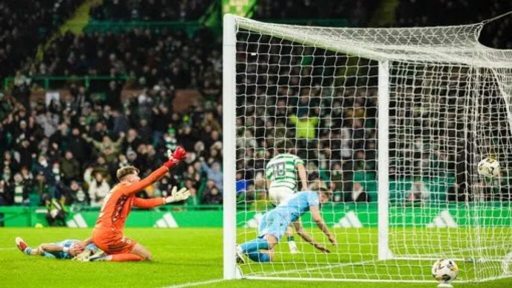 celtic evinde 3 puani 3 golle aldi BjjuaR84