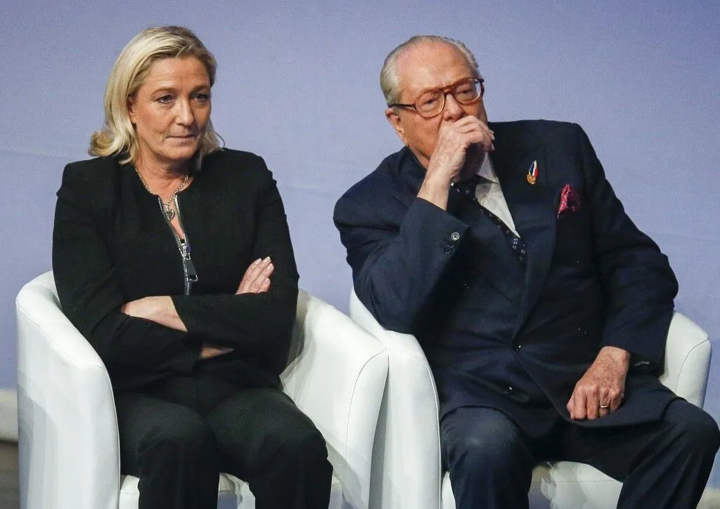 fransa siyasetinin sembol isimlerinden le pen hayatini kaybetti 2 HDhRpzVh