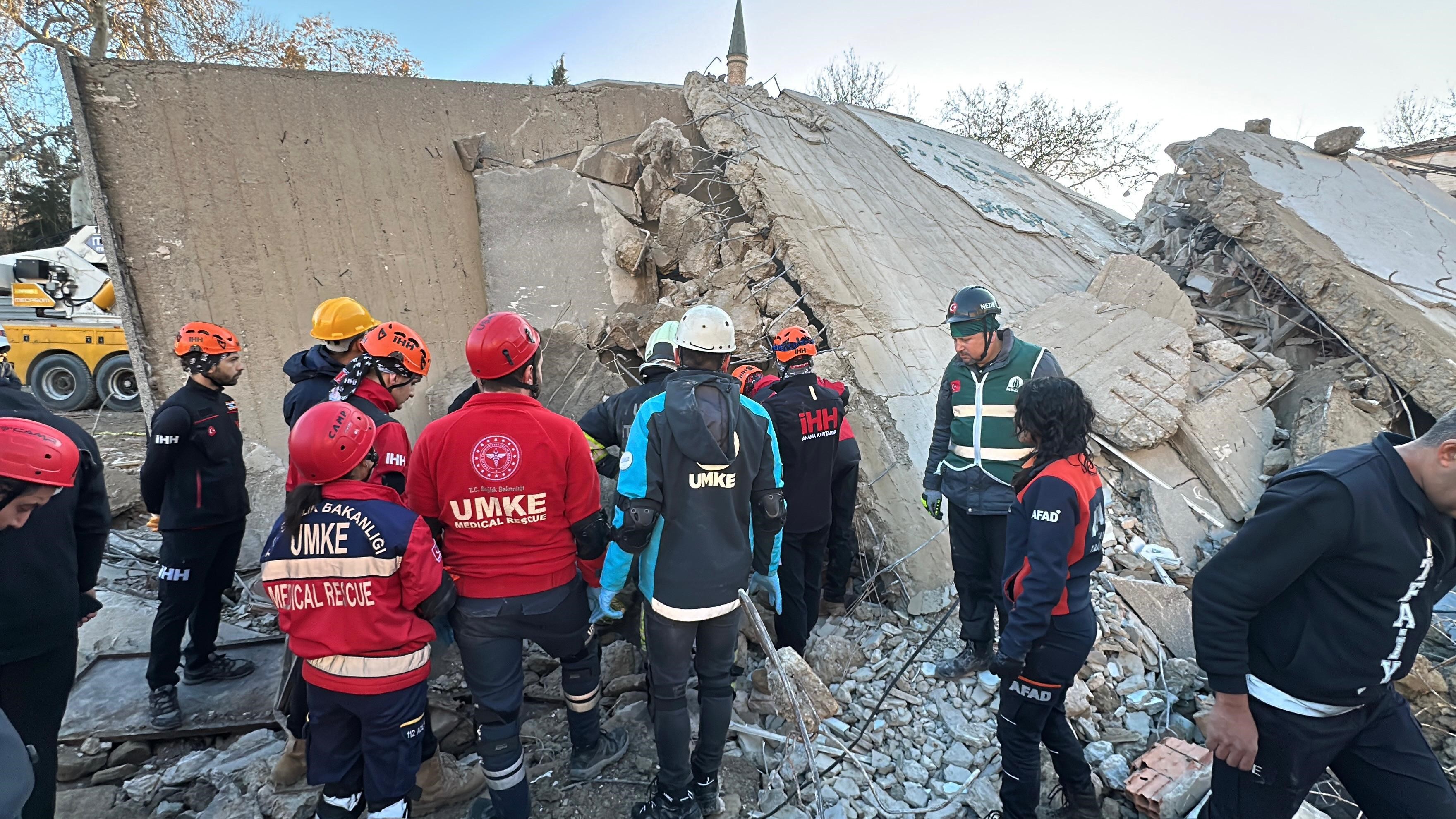 gocuk altinda kalmisti kepce operatorunden aci haber geldi 0 fWi284bb