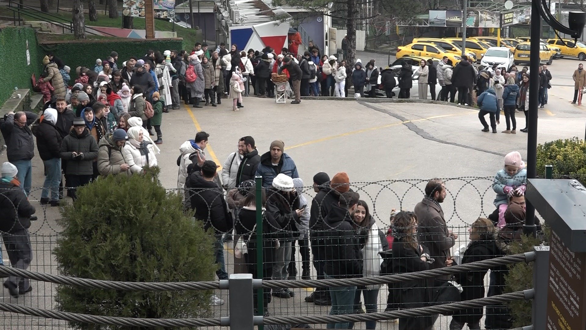 uludaga cikmak isteyenler metrelerce kuyruk olusturdu 0 Q4FJItmP