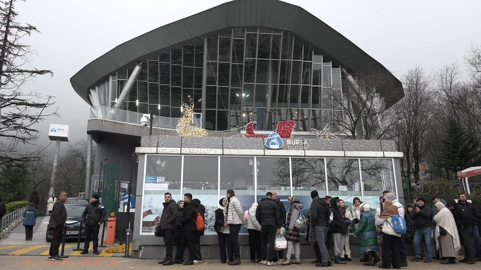 uludaga cikmak isteyenler metrelerce kuyruk olusturdu 1 tMChZmuc