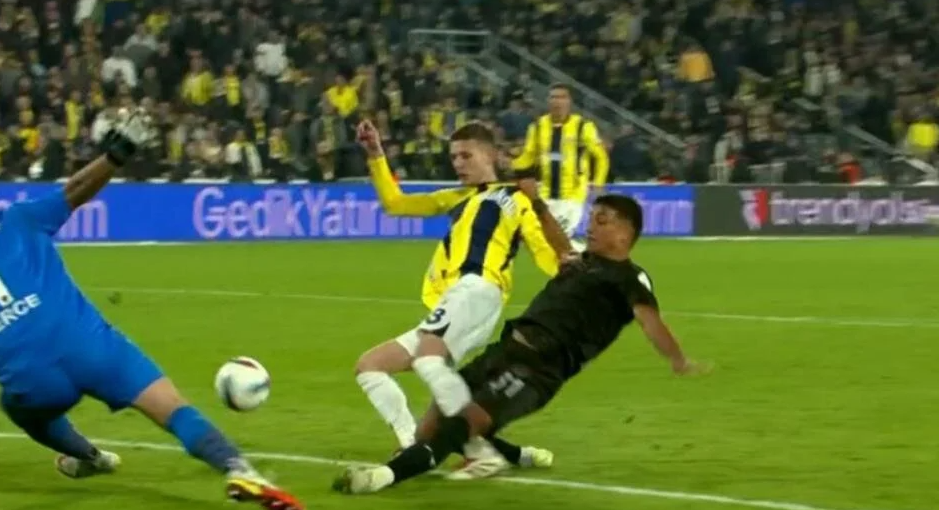 verilmeyen penalti ve kirmizi kartta karar dogru mu fenerbahce hatayspor maci sonrasi eski hakemler yorumladi