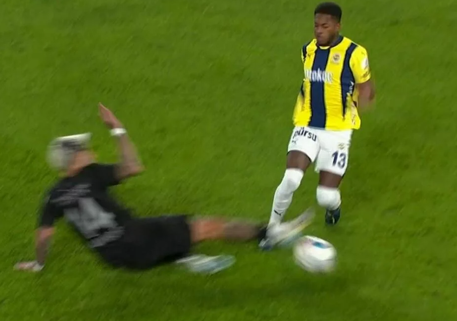 verilmeyen penalti ve kirmizi kartta karar dogru mu fenerbahce hatayspor maci sonrasi eski hakemler yorumladi yGuVA2sW