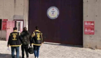 12 yil kesinlesmis hapis cezasiyla aranan zanli yakalandi pXnF58HY