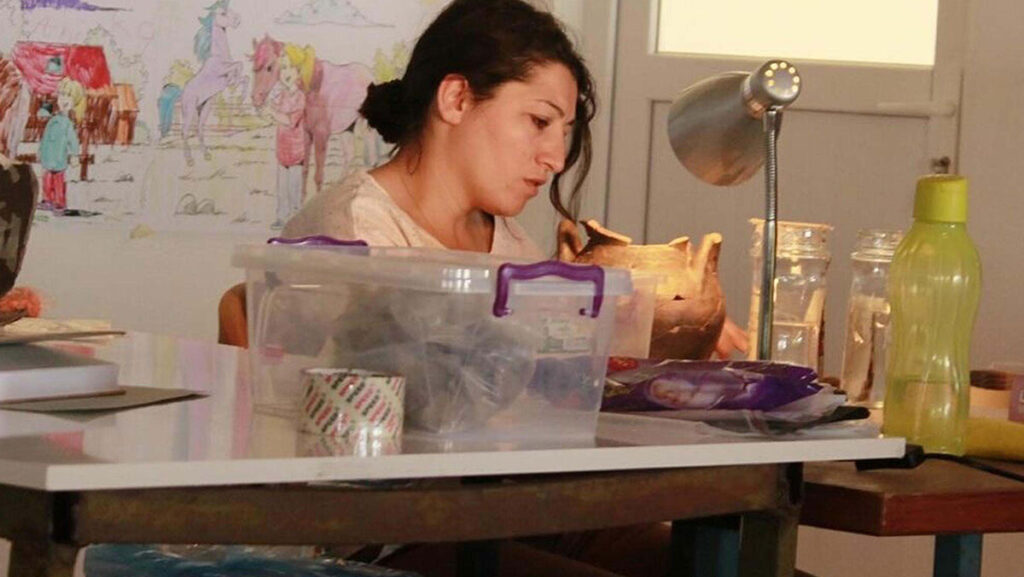 5inci kattan dusup olen tugbanin tutuklanan profesor esi serbest birakildi iKmKr4pm