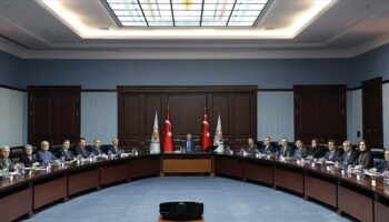 ak parti myk toplandi bM2OjpKk