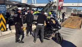 alkollu surucu motosikletli polisi sikistirdi hAgFKeM8