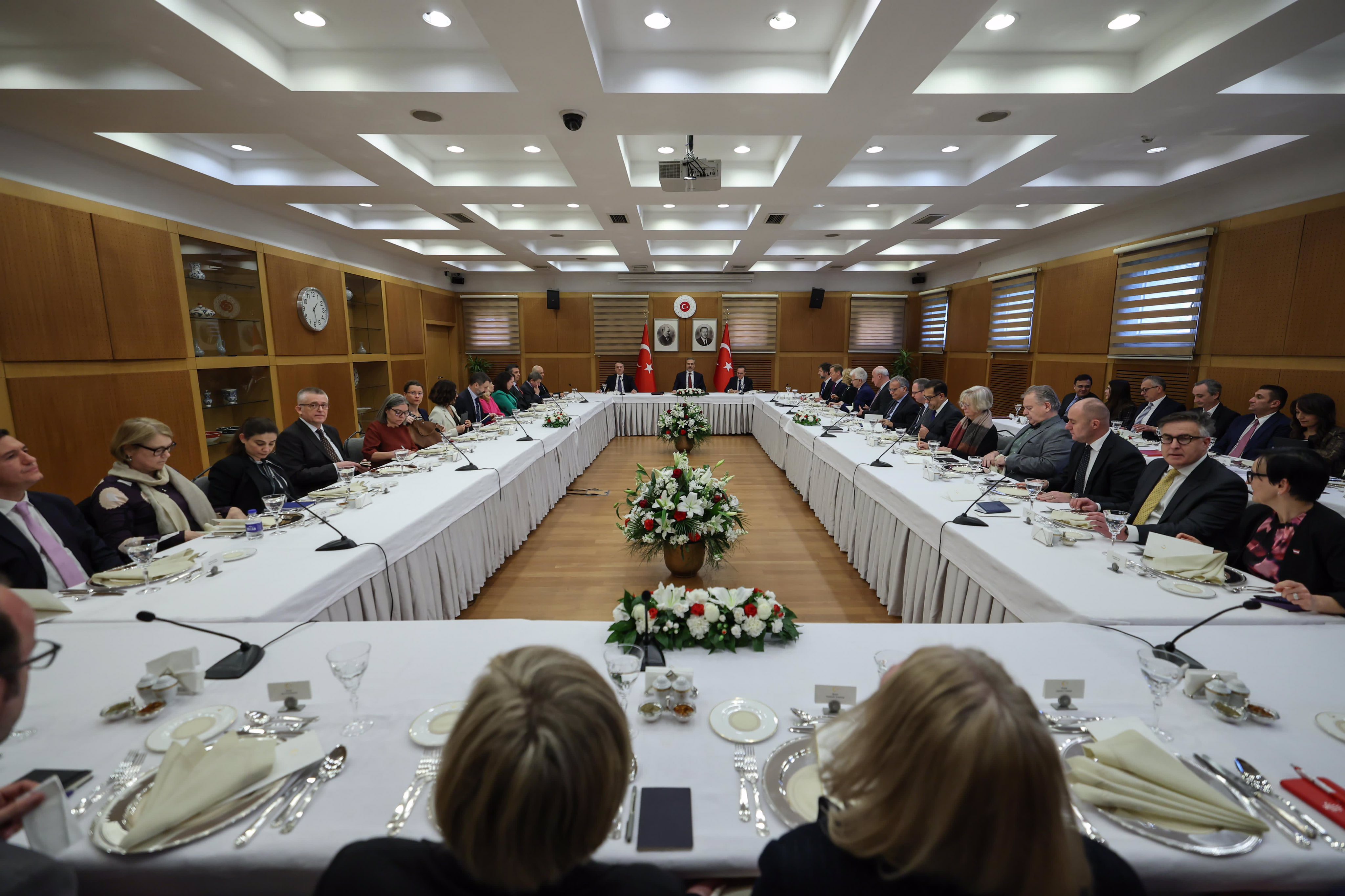 disisleri bakani hakan fidan ab buyukelcileriyle ankarada gorustu 0 AWeEP4Ui