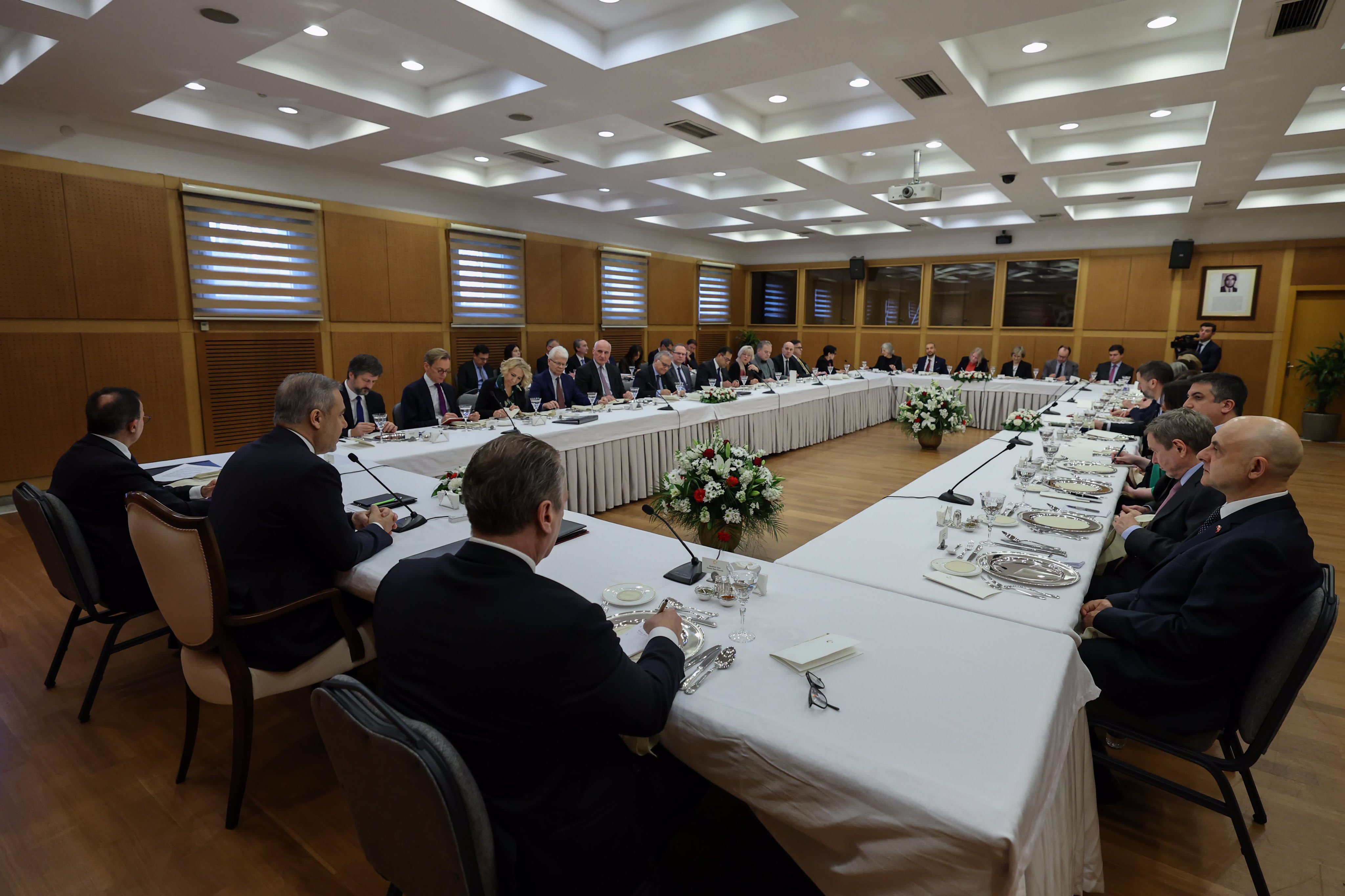disisleri bakani hakan fidan ab buyukelcileriyle ankarada gorustu 2
