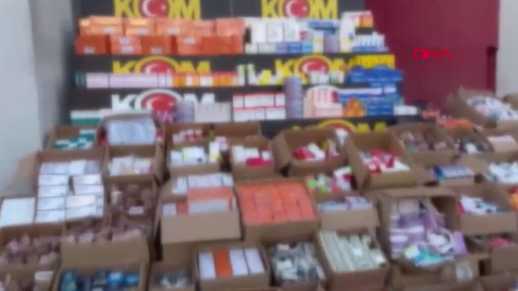evde sasirtan durum baskalarina recetelendirilmis 145 bin kutu ilac i4XwUiWa