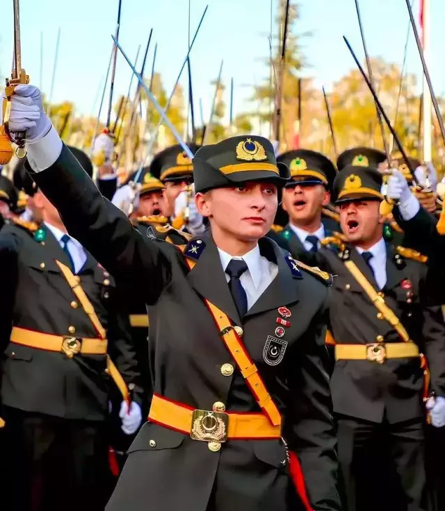 genc tegmenler savunmalarina ayni cumle ile baslamis mustafa kemalin askerleriyiz 1