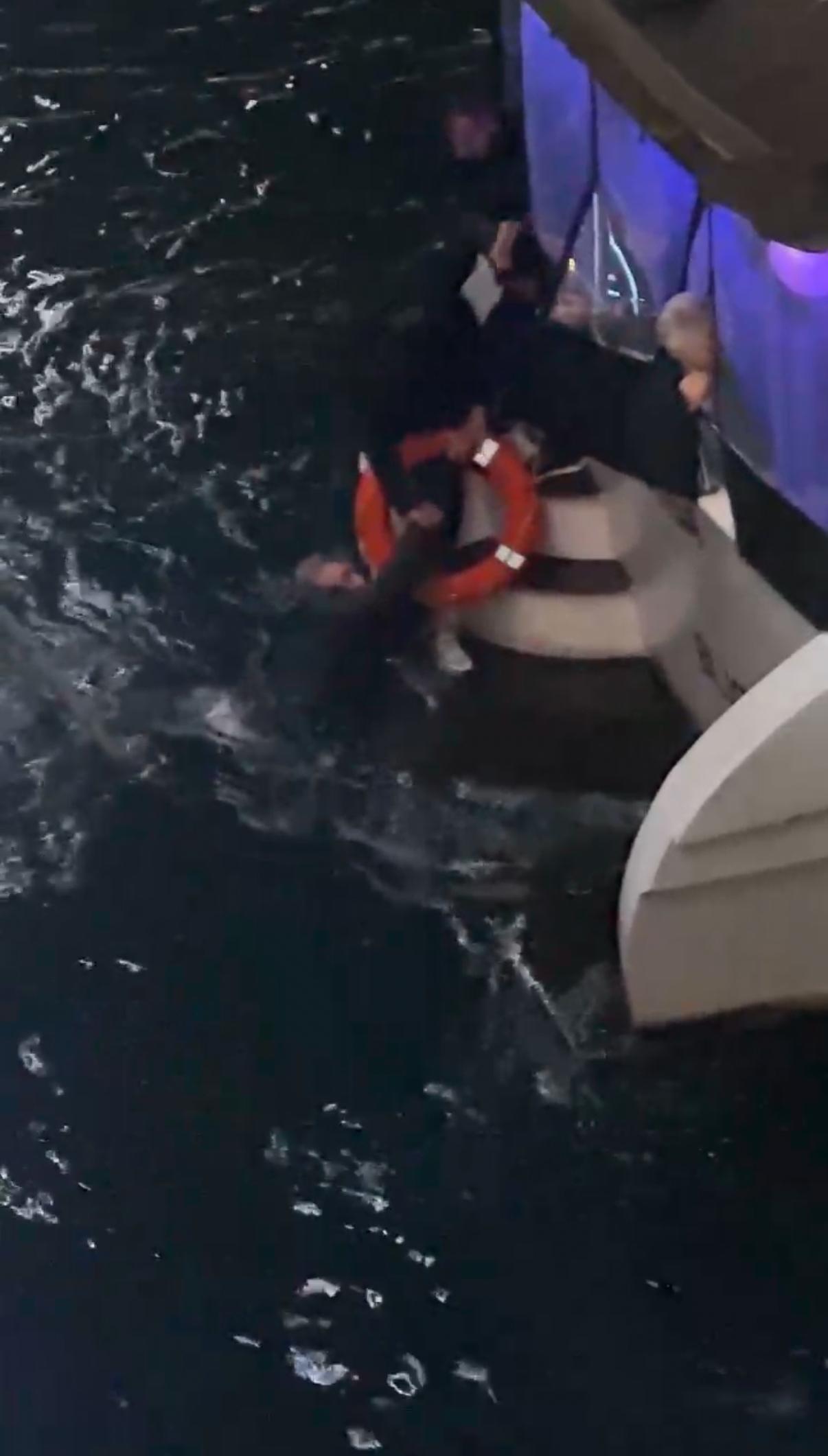 halicte can pazari galata koprusunde balik tutarken korkuluk kirildi 3 MIWYewA2