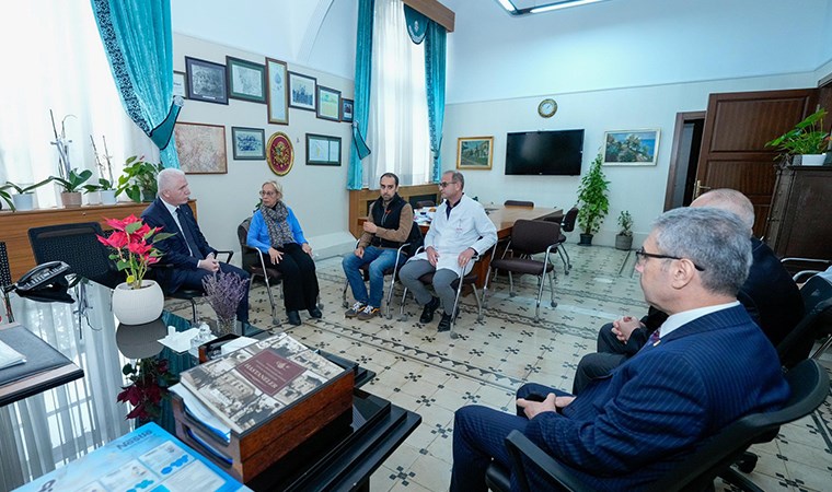 istanbul valisi davut gulden usta sanatci edip akbayrama ziyaret 0 RLQKgbej