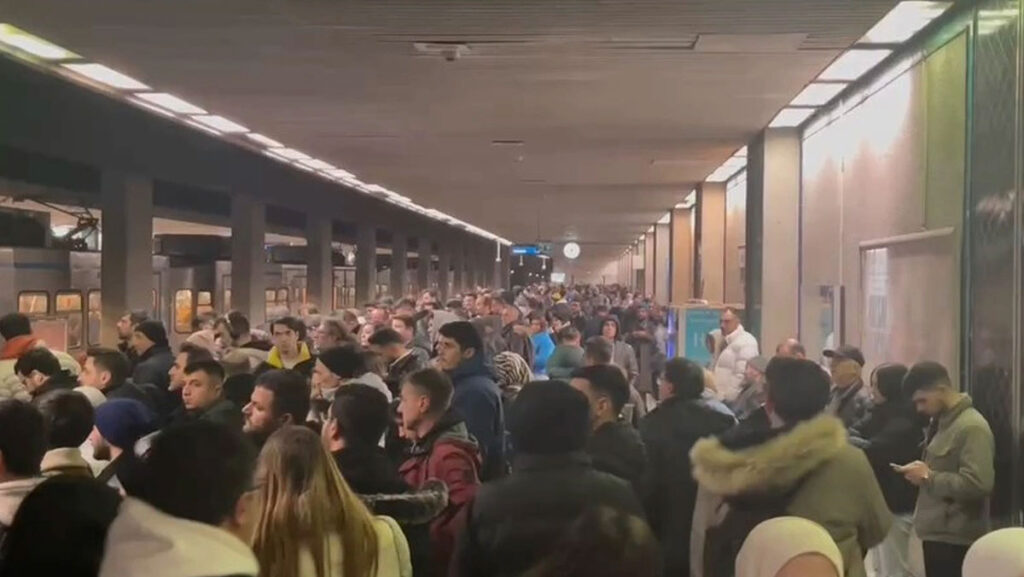 istanbulda metro hattinda teknik ariza KnNOhUbJ