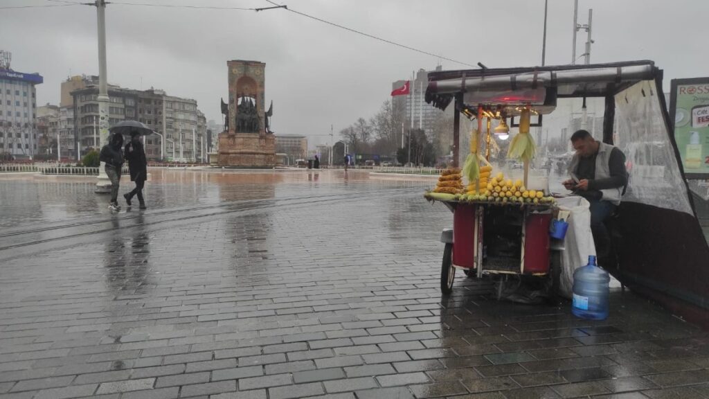 istanbulda soguk ve yagisli hava hakim kv3sk34s