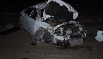 jandarma kazadan sag kurtulup aracini terk eden vatandasi ariyor p6XS7j3k