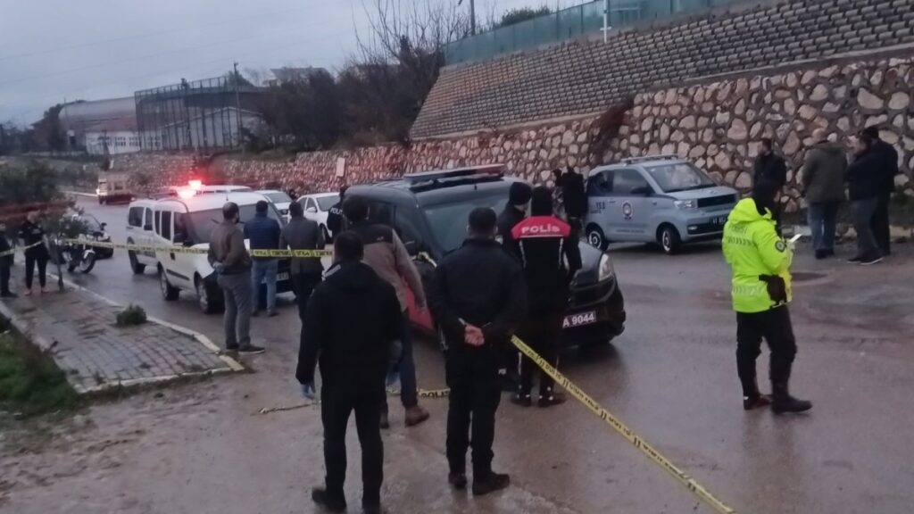 kocaelide uyusturucu operasyonunda yakalanan 5 zanli tutuklandi 92eAFVMj