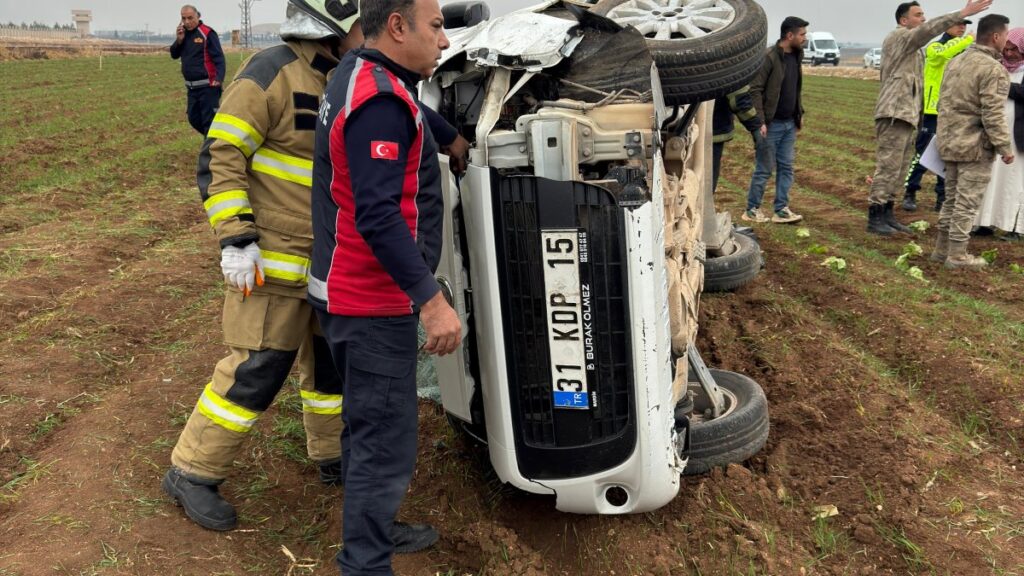 mardinde arac tarlaya uctu 2 olu 4 yarali JnBvdJ2h