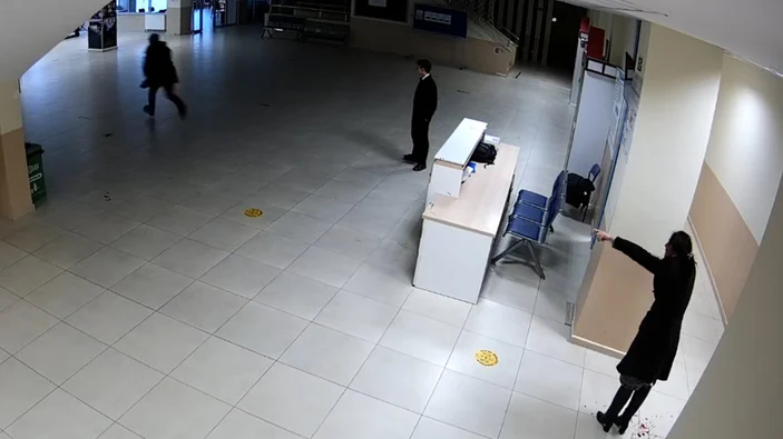 mudur yardimcisini bogazindan bicaklamisti o ogrencinin savunmasi pes dedirtti 0 jiCqkG9B