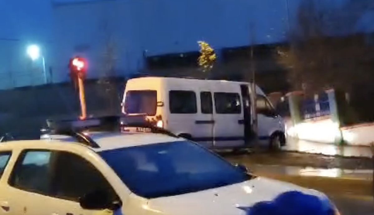 namazdan cikti aracin altinda kaldi 0