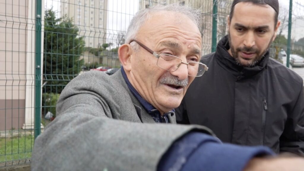 namazdan cikti aracin altinda kaldi TxW1Xpth