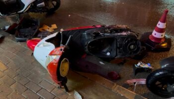 park halindeki motosikletlere carpip kacti i18C3Cpm