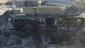 plastik fabrikasi gunlerce yanmisti simdi yikimina baslandi CTgEztdz
