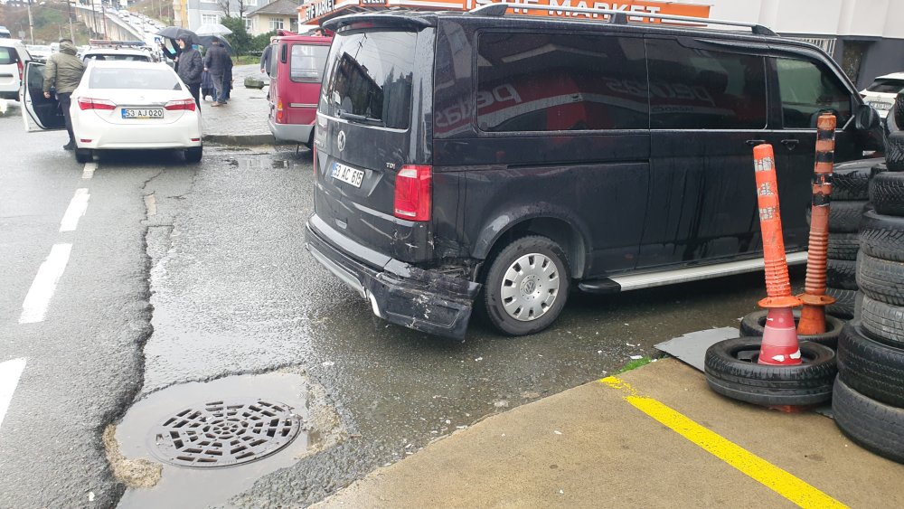 rizede once minibuse sonra duvara carparak durdu kaza sanildi gercek bambaska cikti 4 qacSwCqn