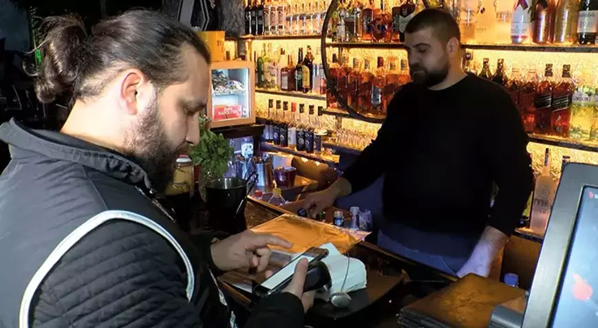 sahte ickiden olenlerin sayisi 33e cikti 4 kisi kasten oldurmekten tutuklandi 0 3eVyRANE