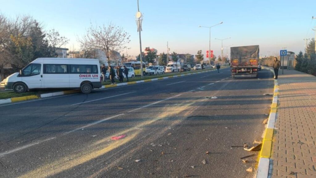 tir ile isci servisi carpisti cok sayida yarali var CDWZWLEi