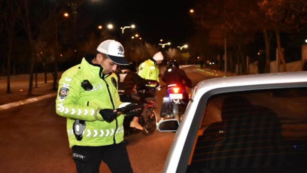 trafik ve asayis denetimi 8 arac trafikten men edildi 3x7GJ3mT