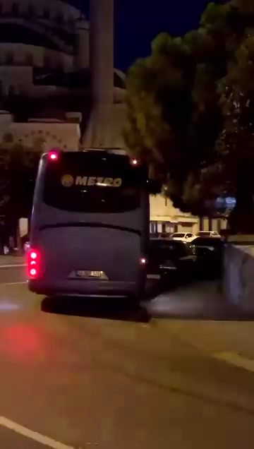 16 yasinda otobus kacirdi 0 NfX3bpWn