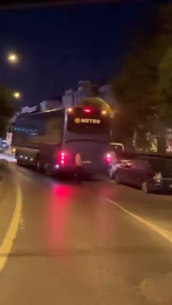 16 yasinda otobus kacirdi 1 cAze3DMh