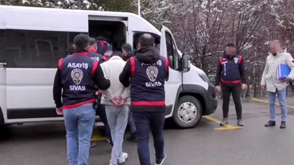 2 milyonluk vurgun yapan dolandiricilar yakalandi igghlpKh
