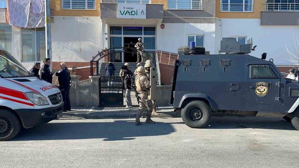 7 yasindaki oglunu vurup kendini eve kilitledi 5 BMJps4WK