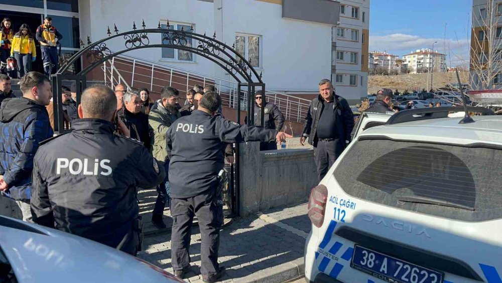 7 yasindaki oglunu vurup kendini eve kilitledi 6