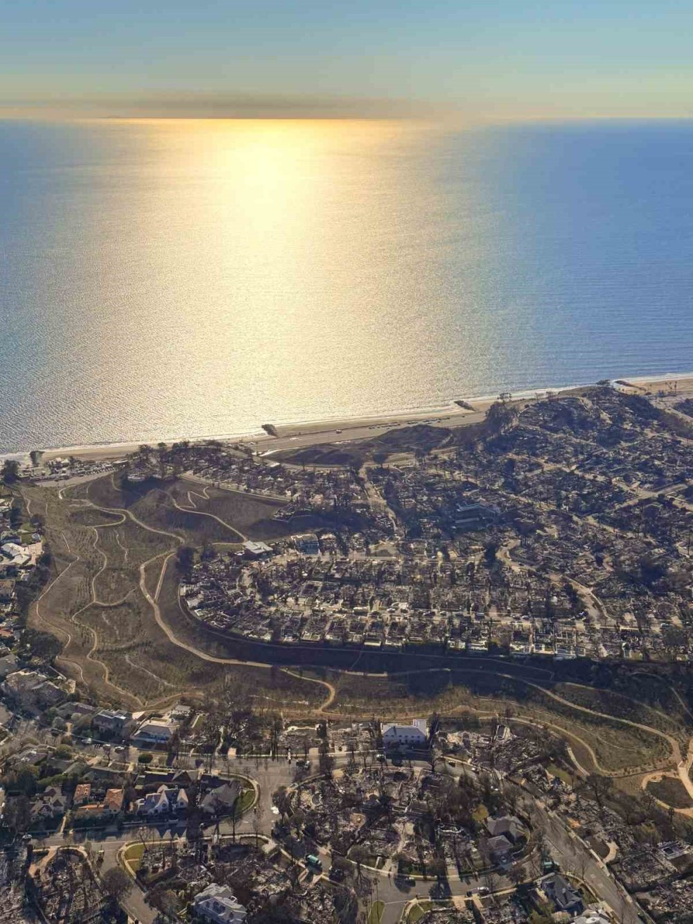 abdnin los angeles sehrindeki orman yanginlarinda hayatini kaybedenlerin sayisi 29a yukseldi 1 Ibwa4IiL