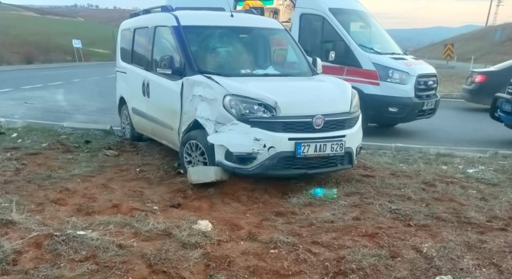 adiyamanda hafif ticari araclar carpisti 1kisi yaralandi 1 YY7iIwsW