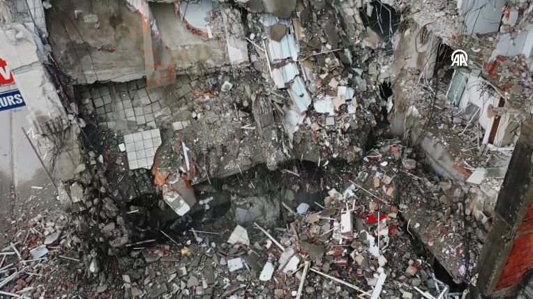 adiyamanda hasarli binalarin yikimi suruyor 4 bin 500den fazla bina var 2 suGNfQG7
