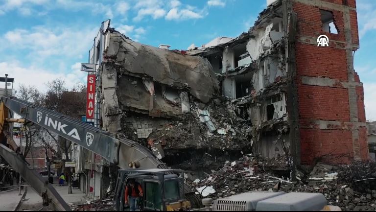 adiyamanda hasarli binalarin yikimi suruyor 4 bin 500den fazla bina var 3 lA8vB7DM