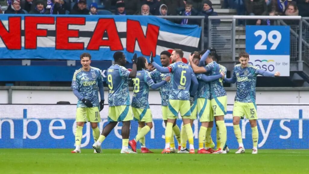 ajax heerenveeni maglup edip liderle farki 1e indirdi TlPXJfNt