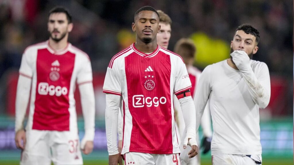 ajaxta galatasaray maci oncesi buyuk kriz takimdan ayrilabilir 4r5Yr4it