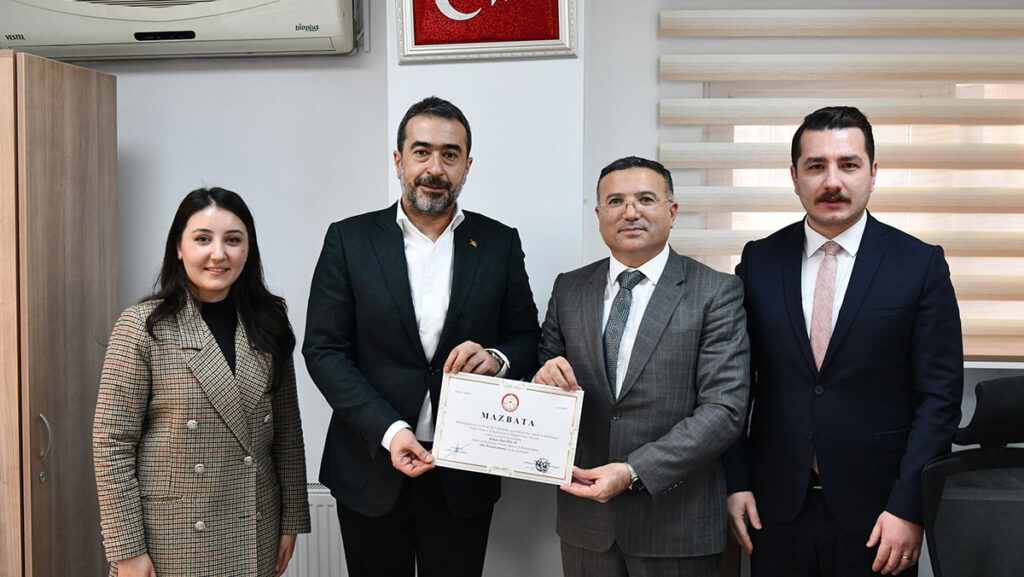 akp ankara il baskani ozcan mazbatasini alarak goreve basladi zH1sTZ3Q