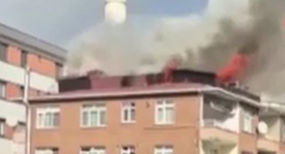 alevlerin arasinda kaldi canindan oldu 0 ZLXq266a