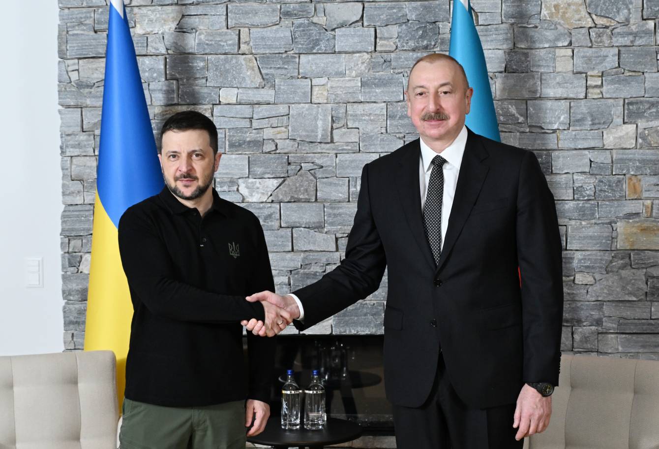 aliyev ve zelenskiy davosta gorustu 1 FpLeGkwb