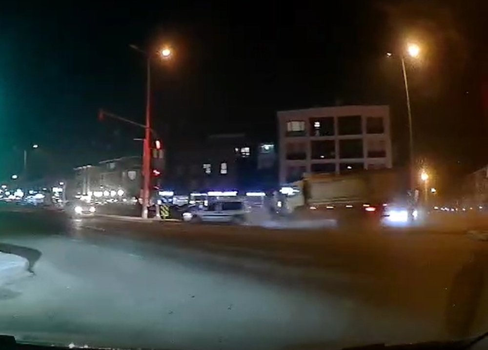 alkollu surucu dehset sacti 3 kisi yaralindi 0
