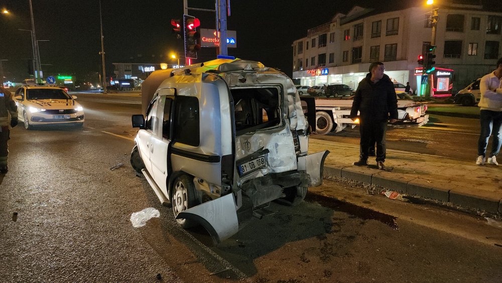 alkollu surucu dehset sacti 3 kisi yaralindi 4 VVFYtObh