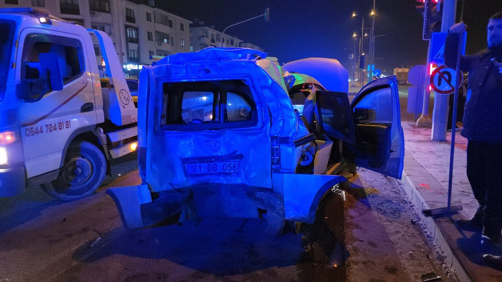 alkollu surucu dehset sacti 3 kisi yaralindi 5 J85HFAXb